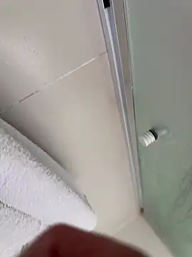 XUCRUTES42 online show from March 4, 2026, 5:19 pm