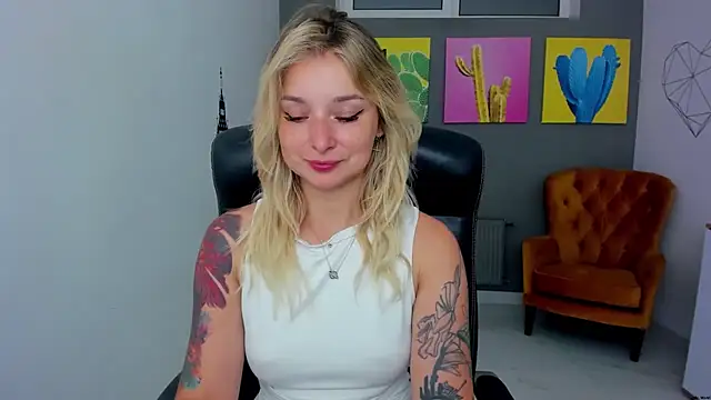 Snapshot of LilFleurish chatting on July 12, 2026, 4:36 am LilFleurish online show from July 12, 2026, 4:36 am