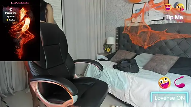 sweet  vanessa1 online show from October 27, 2025, 5:00 am