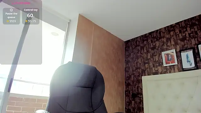 sweet  vanessa1 online show from February 19, 2026, 9:11 pm