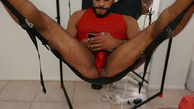 Snapshot of Piercedmuscle80 chatting on April 28, 2026, 10:37 pm Piercedmuscle80 online show from April 28, 2026, 10:37 pm