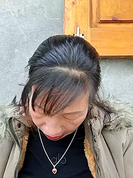 ngocngoc cute online show from November 2, 2025, 1:41 am