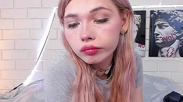 Blondy Fina online show from September 10, 2025, 4:45 am