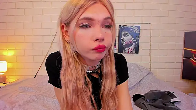 Blondy Fina online show from September 30, 2025, 4:50 am