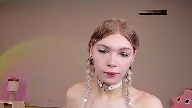 Blondy Fina online show from April 8, 2026, 4:45 am