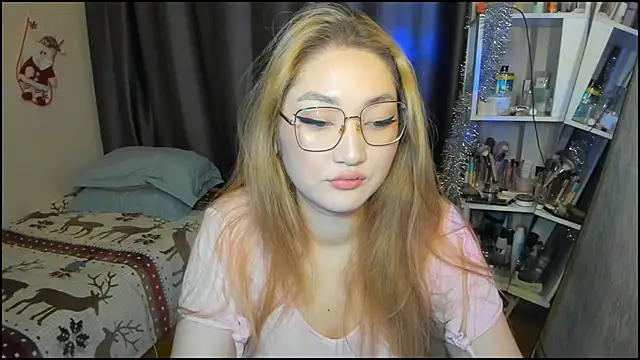 lyra x online show from December 17, 2025, 1:44 am