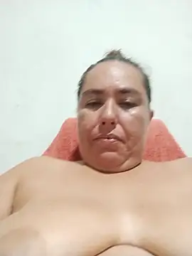 yyuly online show from November 7, 2025, 12:43 am