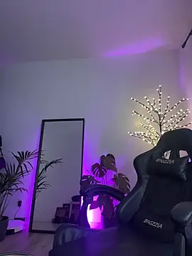 HATSUNE   online show from December 14, 2025, 8:24 pm