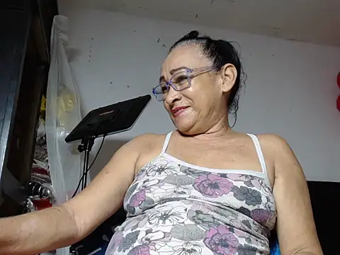 maggi hotsson online show from September 26, 2025, 8:02 pm