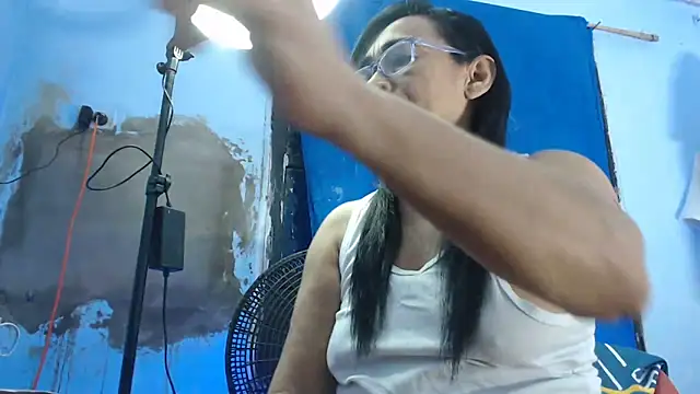 maggi hotsson online show from October 11, 2025, 1:05 am