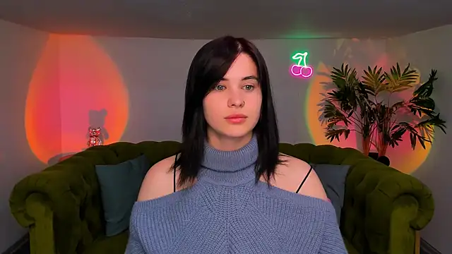 lil angel  online show from October 13, 2025, 8:58 am