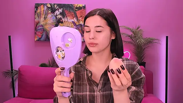 lil angel  online show from November 23, 2025, 8:58 am