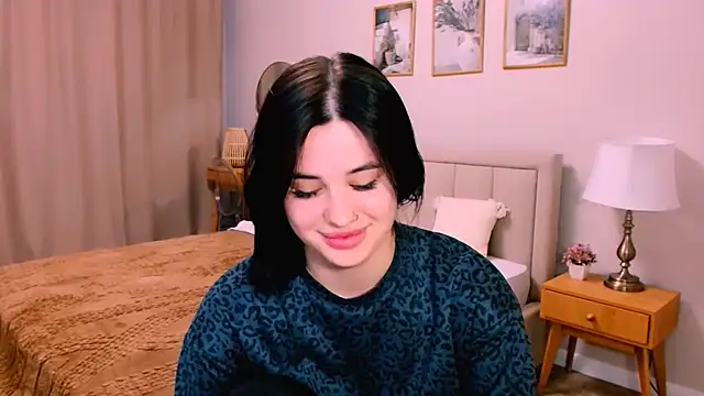 lil angel  online show from February 5, 2026, 10:14 pm