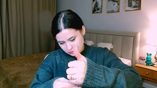 lil angel  online show from February 25, 2026, 11:47 pm