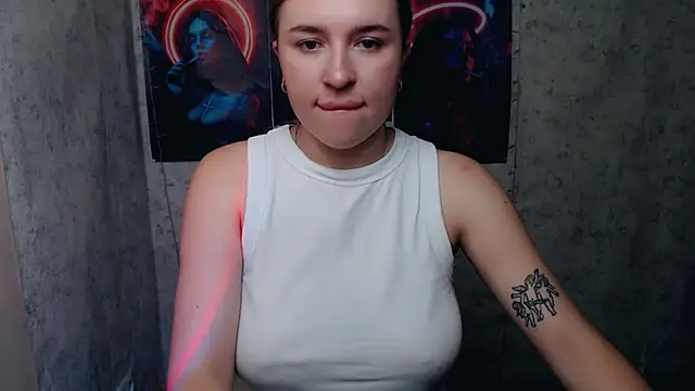 JuliaTopp  online show from November 3, 2025, 7:20 am