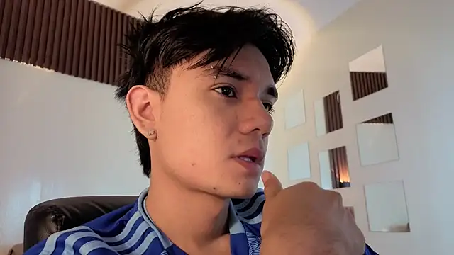 davoxer online show from April 18, 2026, 3:43 am