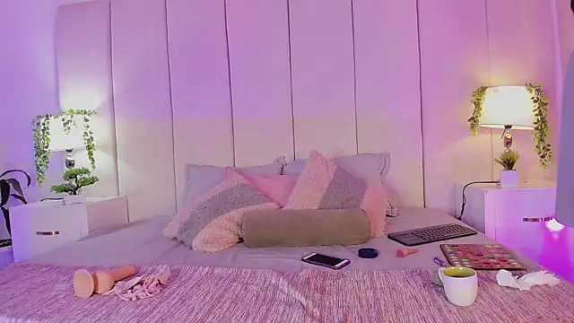 mia rousse25 online show from September 25, 2025, 2:10 pm