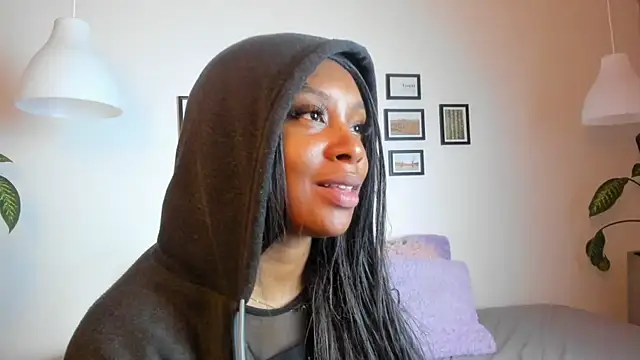 Coco joness online show from November 20, 2025, 8:08 pm