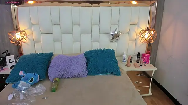 Foxxy Doll online show from April 10, 2026, 2:55 pm