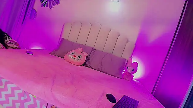 Snapshot of Eboney_Hott chatting on November 10, 2025, 4:00 am Eboney Hott online show from November 10, 2025, 4:00 am