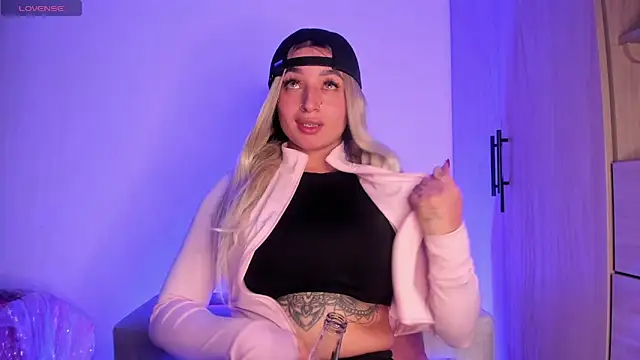 scarlett Collinss online show from October 5, 2025, 2:32 am