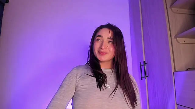 scarlett Collinss online show from December 3, 2025, 4:09 am