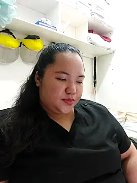 LianaCruzado online show from April 25, 2026, 1:41 pm