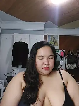 LianaCruzado online show from June 23, 2026, 3:43 pm