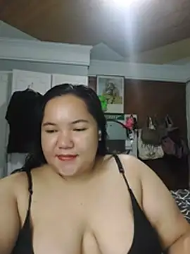 LianaCruzado online show from July 7, 2026, 5:28 pm