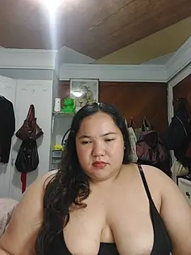LianaCruzado online show from July 23, 2026, 3:10 pm