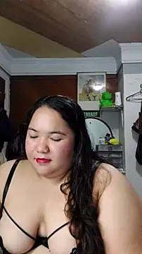 LianaCruzado online show from July 28, 2026, 4:39 pm