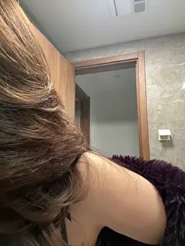 anna yngs online show from October 10, 2025, 12:20 am