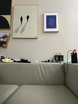 anna yngs online show from October 12, 2025, 12:53 am