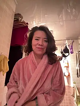 anna yngs online show from November 8, 2025, 12:00 am