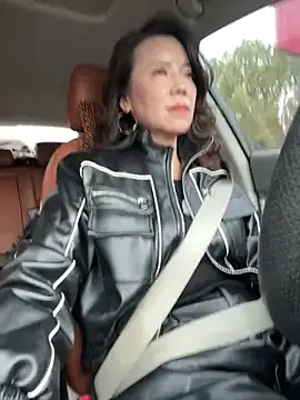 anna yngs online show from November 12, 2025, 7:42 am