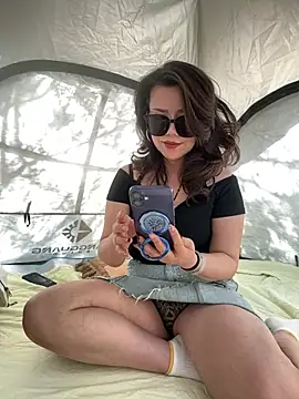 anna yngs online show from April 18, 2026, 5:11 am