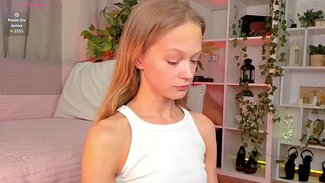 Snapshot of Kara_smalltits chatting on December 4, 2025, 11:52 am Kara smalltits online show from December 4, 2025, 11:52 am