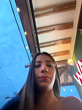 -juicy  online show from November 16, 2025, 10:37 pm