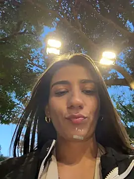 -juicy  online show from December 20, 2025, 10:50 pm