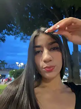 Snapshot of -juicy_ chatting on July 4, 2026, 11:22 pm -juicy online show from July 4, 2026, 11:22 pm