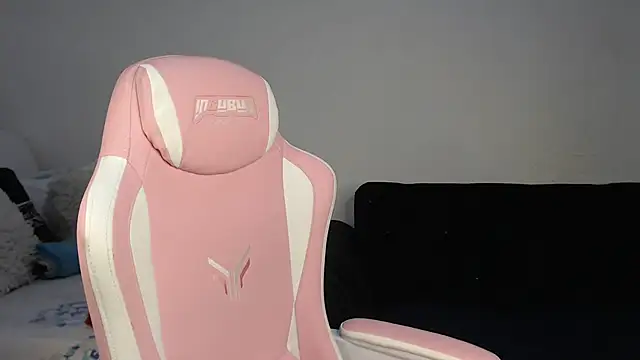 Snapshot of Diva-Lolah chatting on November 17, 2025, 4:18 am Diva-Lolah online show from November 17, 2025, 4:18 am