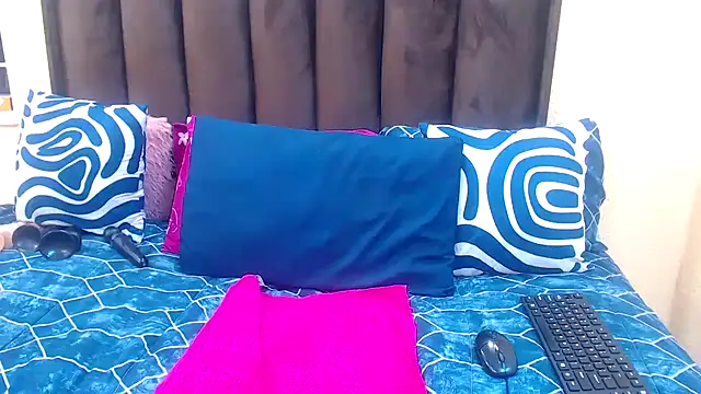 AfricanQueenxx40 online show from February 11, 2026, 7:19 pm