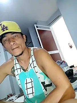 Snapshot of Alejobig27 chatting on December 3, 2025, 7:01 pm Alejobig27 online show from December 3, 2025, 7:01 pm