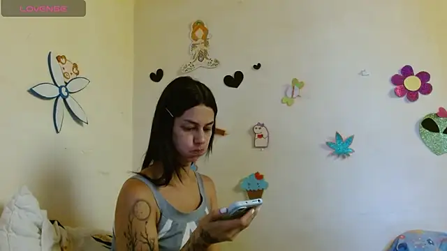 Akasha001 online show from October 8, 2025, 2:47 pm