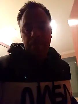 manchego85 online show from December 4, 2025, 8:17 pm