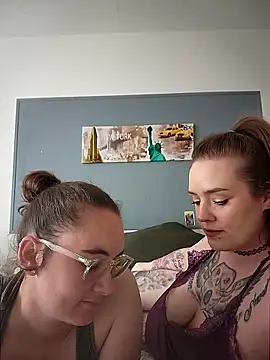 AndHerXO online show from April 22, 2026, 2:18 pm