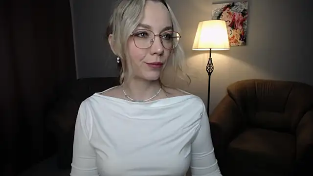 Ava Elior online show from April 7, 2026, 11:32 am