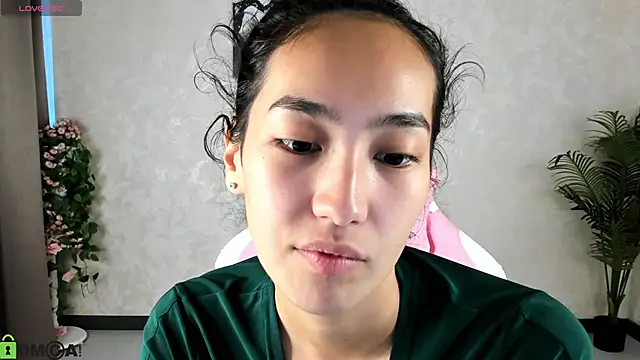 FlirtyAura online show from September 26, 2025, 3:43 am