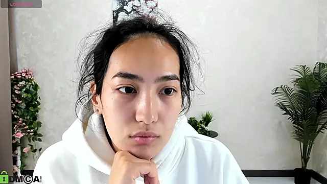 FlirtyAura online show from October 6, 2025, 3:26 am