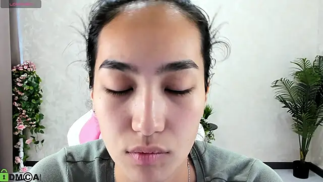 FlirtyAura online show from October 7, 2025, 3:47 am